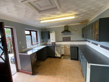 3 bedroom end terraced house for sale