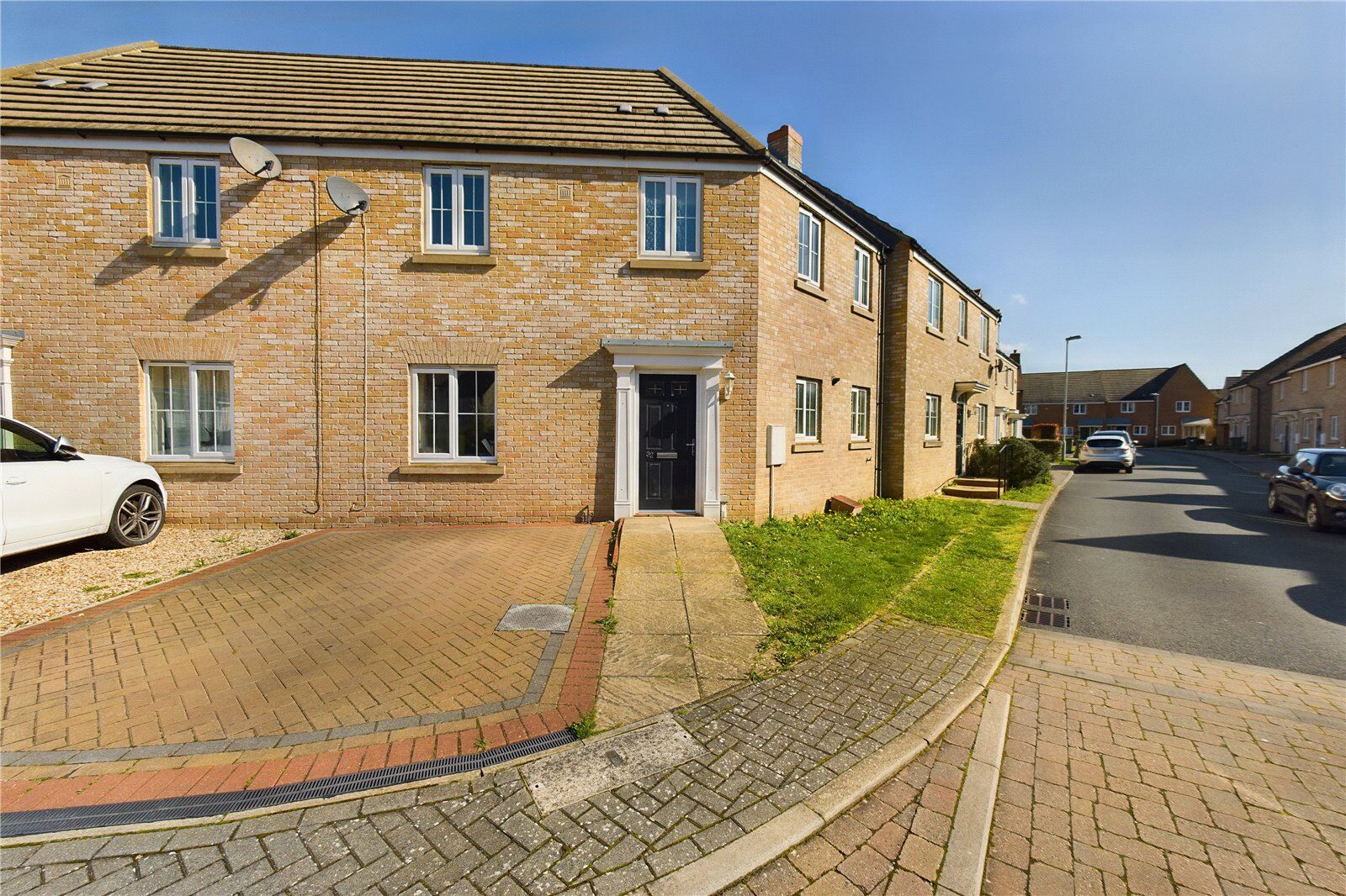 3 bedroom mid terraced house to rent, Available unfurnished from 14/03/2025 Comben Drive, Godmanchester, Huntingdon, PE29, main image