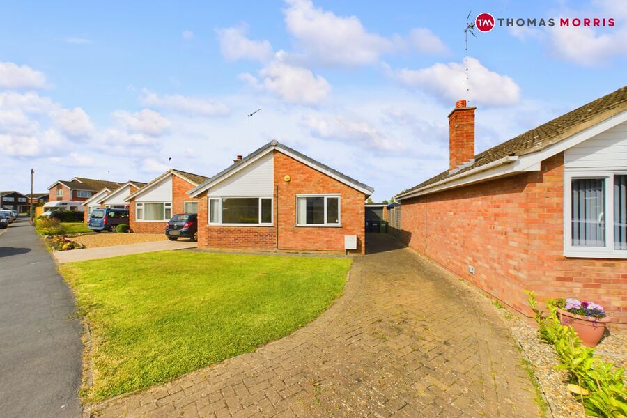 2 bedroom detached bungalow for sale