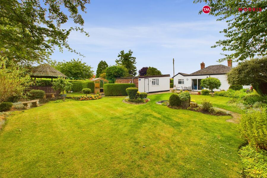 3 bedroom detached bungalow for sale