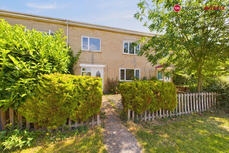 3 bedroom mid terraced house for sale