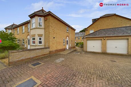 3 bedroom mid terraced house for sale