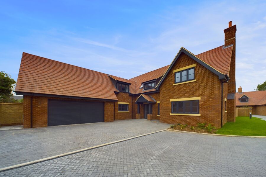 5 bedroom detached house for sale