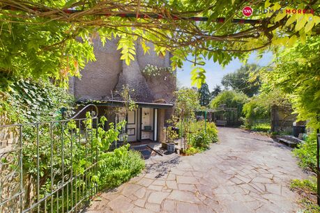 3 bedroom end terraced house for sale