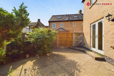 3 bedroom end terraced house to rent, Available unfurnished now