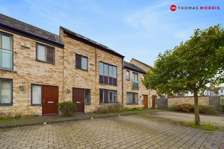 3 bedroom mid terraced house for sale