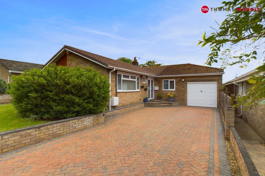 4 bedroom detached bungalow for sale