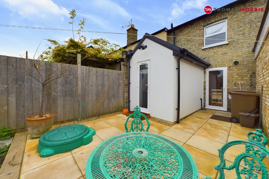 2 bedroom mid terraced house for sale