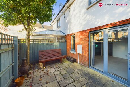 2 bedroom mid terraced house to rent, Available unfurnished now