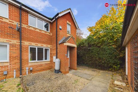 3 bedroom end terraced house to rent, Available unfurnished now