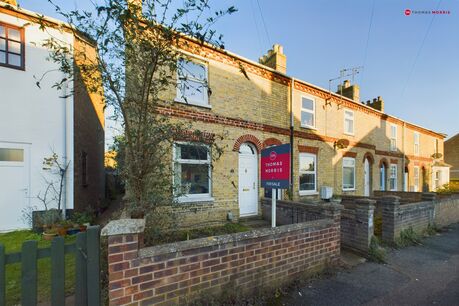 3 bedroom mid terraced house for sale