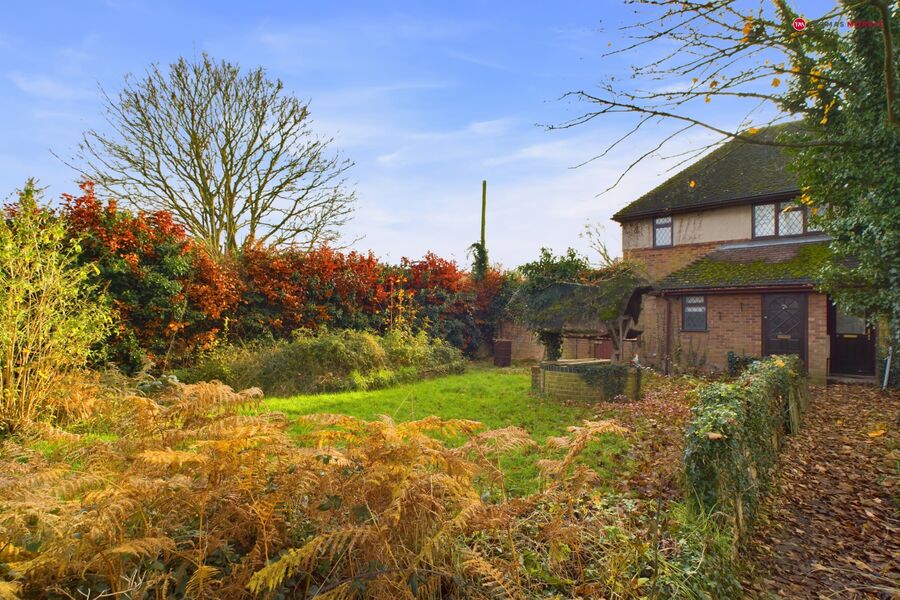 3 bedroom end terraced house for sale