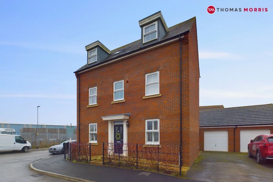 4 bedroom detached house for sale