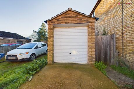 3 bedroom mid terraced house for sale