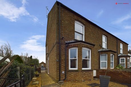 3 bedroom end terraced house for sale