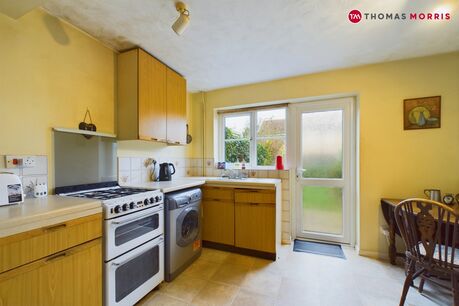 2 bedroom mid terraced house for sale