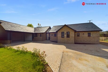 4 bedroom detached bungalow for sale