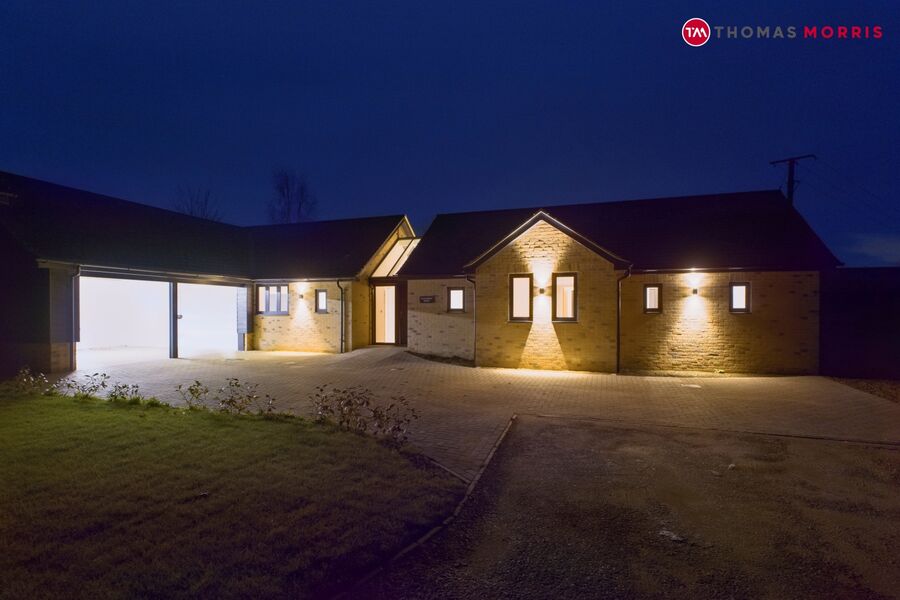 4 bedroom detached bungalow for sale