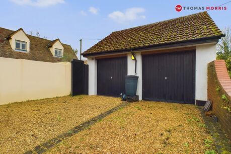 2 bedroom detached bungalow for sale