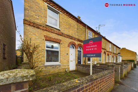 3 bedroom mid terraced house for sale