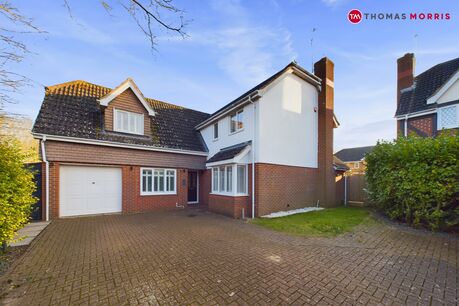 5 bedroom detached house for sale