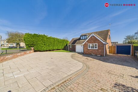 3 bedroom detached bungalow for sale