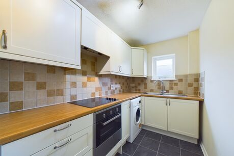 2 bedroom  flat to rent, Available unfurnished from 28/12/2024