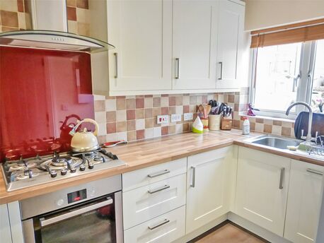 3 bedroom mid terraced house to rent, Available from 29/07/2024
