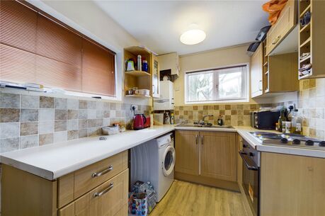 2 bedroom mid terraced house to rent, Available unfurnished from 30/11/2024