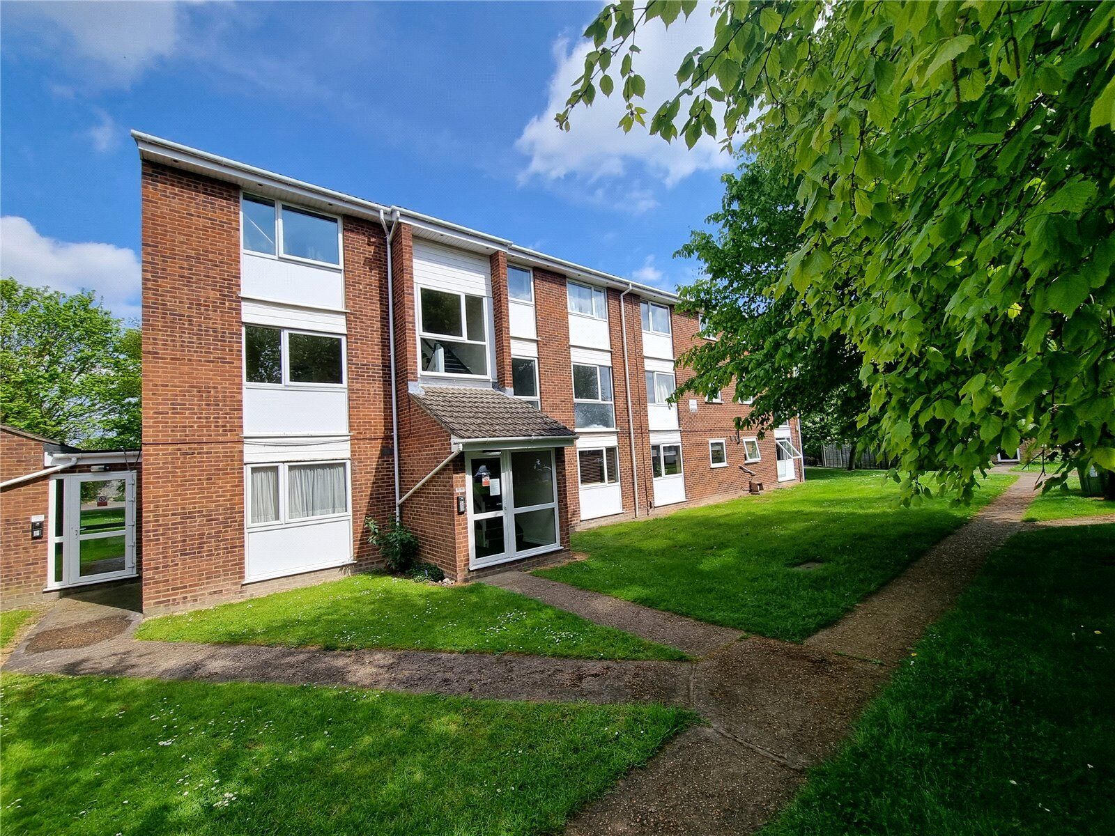 1 bedroom  flat to rent, Available unfurnished from 06/02/2025 Wordsworth Close, Royston, SG8, main image